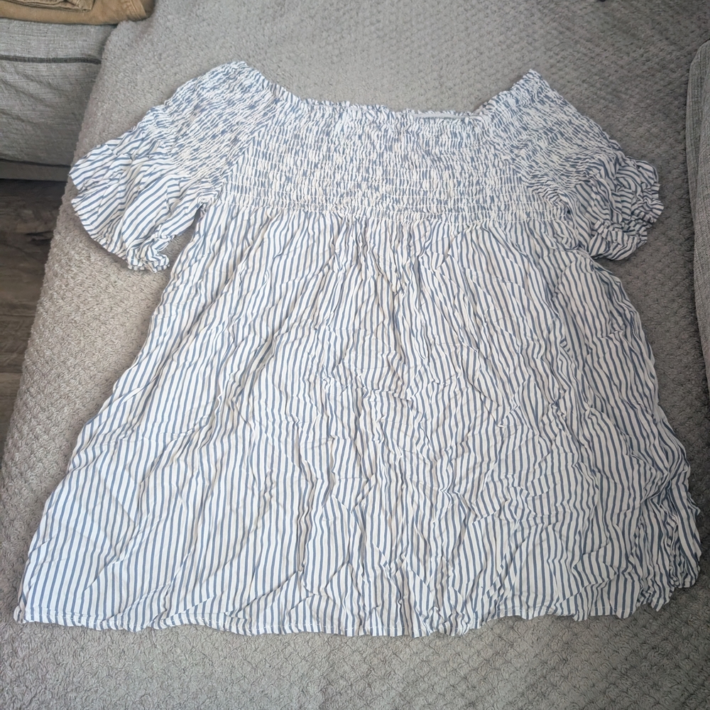 Suzy Shier Blue and White Textured Top